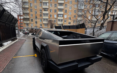 Tesla Cybertruck, 2024 год, 20 000 000 рублей, 4 фотография