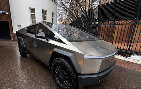 Tesla Cybertruck, 2024 год, 20 000 000 рублей, 8 фотография