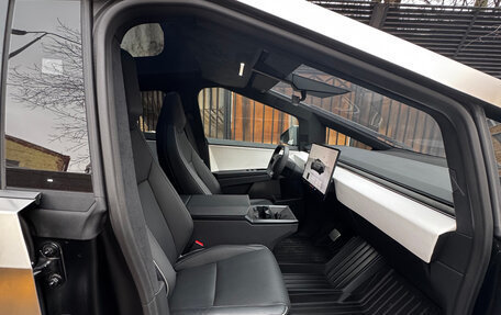 Tesla Cybertruck, 2024 год, 20 000 000 рублей, 9 фотография