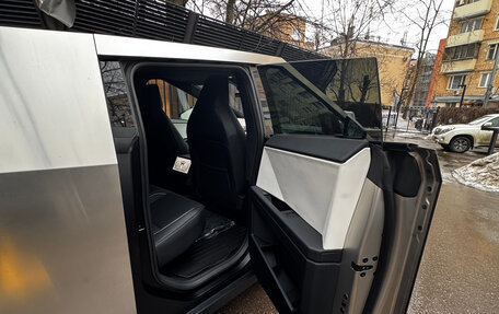 Tesla Cybertruck, 2024 год, 20 000 000 рублей, 12 фотография