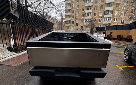 Tesla Cybertruck, 2024 год, 20 000 000 рублей, 5 фотография