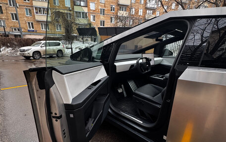 Tesla Cybertruck, 2024 год, 20 000 000 рублей, 14 фотография