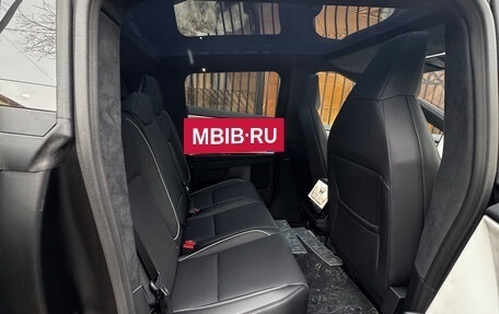 Tesla Cybertruck, 2024 год, 20 000 000 рублей, 11 фотография