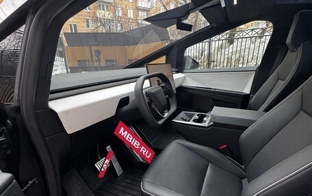 Tesla Cybertruck, 2024 год, 20 000 000 рублей, 13 фотография