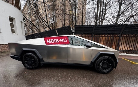 Tesla Cybertruck, 2024 год, 20 000 000 рублей, 7 фотография