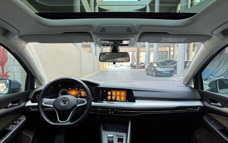 Volkswagen Golf VIII, 2022 год, 1 660 000 рублей, 11 фотография