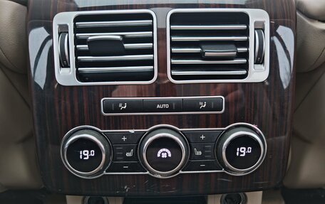 Land Rover Range Rover IV рестайлинг, 2015 год, 3 141 000 рублей, 16 фотография