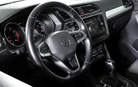 Volkswagen Tiguan II, 2021 год, 2 700 000 рублей, 14 фотография