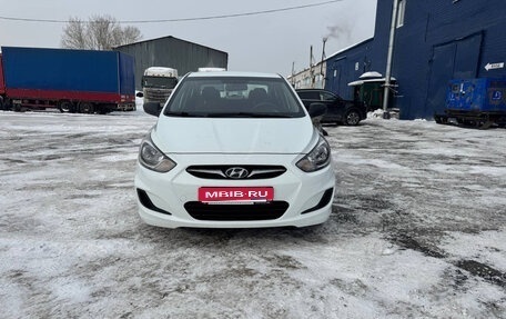 Hyundai Solaris II рестайлинг, 2012 год, 735 000 рублей, 1 фотография