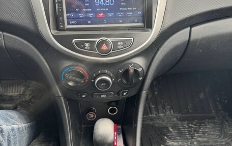 Hyundai Solaris II рестайлинг, 2012 год, 735 000 рублей, 3 фотография