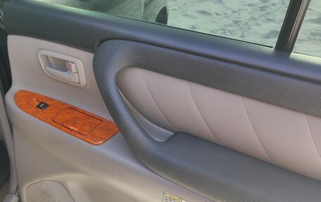 Toyota Land Cruiser 100 рестайлинг 2, 2006 год, 1 300 000 рублей, 13 фотография