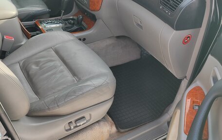 Toyota Land Cruiser 100 рестайлинг 2, 2006 год, 1 300 000 рублей, 14 фотография