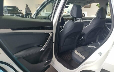 Geely Atlas, 2025 год, 3 760 990 рублей, 18 фотография