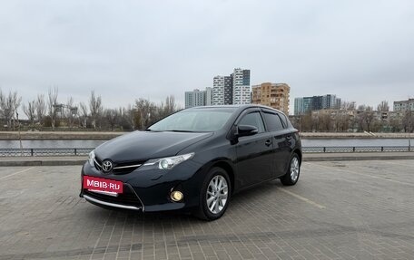 Toyota Auris II, 2013 год, 1 398 000 рублей, 2 фотография