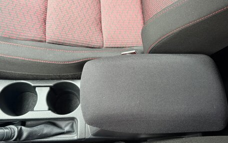 Toyota Auris II, 2013 год, 1 398 000 рублей, 29 фотография