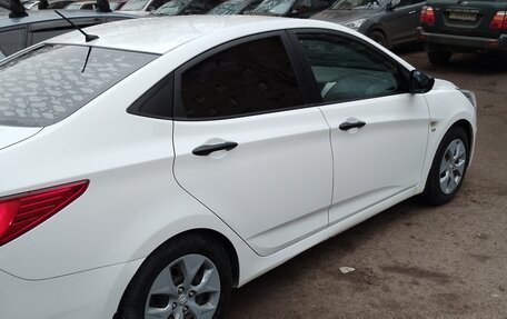 Hyundai Solaris II рестайлинг, 2015 год, 900 000 рублей, 5 фотография