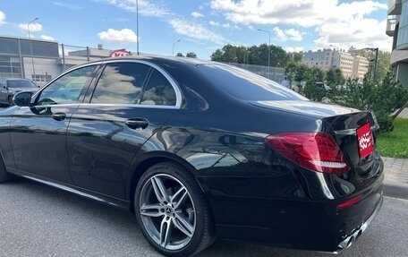 Mercedes-Benz E-Класс, 2018 год, 3 600 000 рублей, 4 фотография