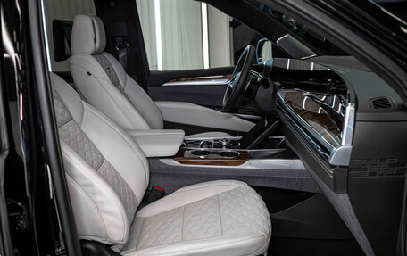 Cadillac Escalade V, 2025 год, 19 800 000 рублей, 26 фотография