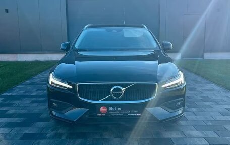 Volvo V60 Cross Country II, 2022 год, 3 193 000 рублей, 5 фотография