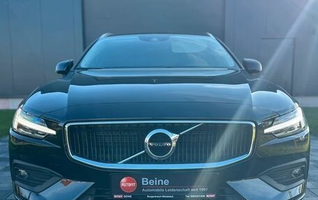 Volvo V60 Cross Country II, 2022 год, 3 193 000 рублей, 4 фотография