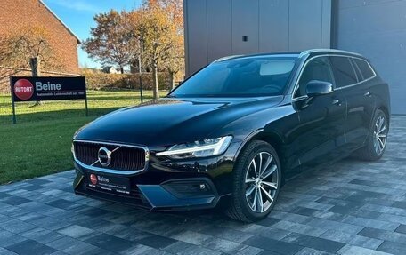 Volvo V60 Cross Country II, 2022 год, 3 193 000 рублей, 7 фотография
