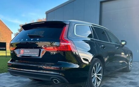 Volvo V60 Cross Country II, 2022 год, 3 193 000 рублей, 10 фотография