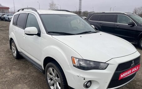 Mitsubishi Outlander III рестайлинг 3, 2011 год, 1 268 000 рублей, 3 фотография