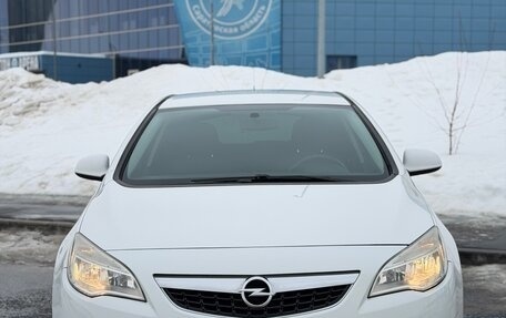 Opel Astra J, 2011 год, 675 000 рублей, 1 фотография
