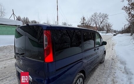 Honda Stepwgn IV, 2017 год, 1 800 000 рублей, 3 фотография