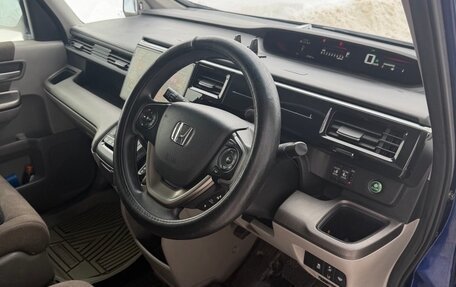 Honda Stepwgn IV, 2017 год, 1 800 000 рублей, 15 фотография