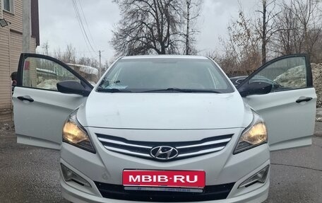 Hyundai Solaris II рестайлинг, 2014 год, 800 000 рублей, 1 фотография