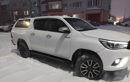 Toyota Hilux VIII, 2015 год, 2 800 000 рублей, 2 фотография