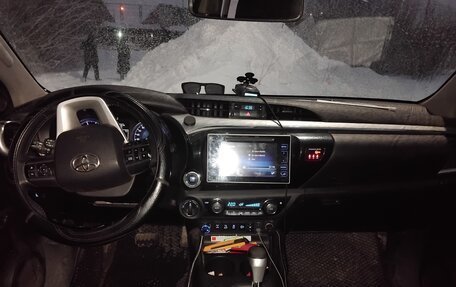 Toyota Hilux VIII, 2015 год, 2 800 000 рублей, 6 фотография