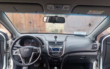 Hyundai Solaris II рестайлинг, 2014 год, 800 000 рублей, 4 фотография