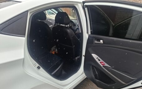 Hyundai Solaris II рестайлинг, 2014 год, 800 000 рублей, 7 фотография