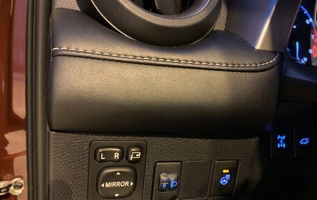 Toyota RAV4, 2017 год, 2 900 000 рублей, 18 фотография