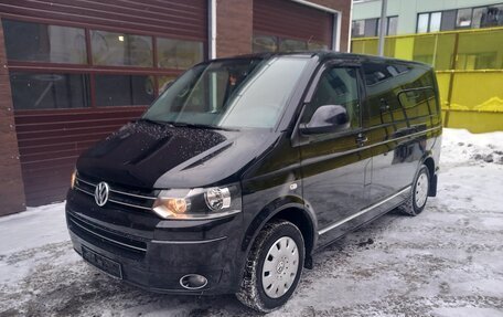 Volkswagen Caravelle T5, 2014 год, 2 500 000 рублей, 2 фотография