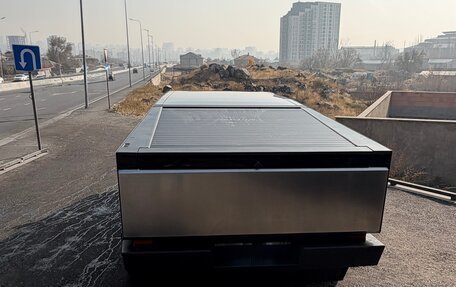 Tesla Cybertruck, 2024 год, 10 000 000 рублей, 4 фотография