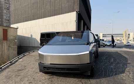 Tesla Cybertruck, 2024 год, 10 000 000 рублей, 2 фотография