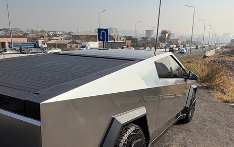 Tesla Cybertruck, 2024 год, 10 000 000 рублей, 5 фотография