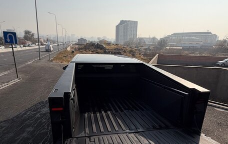 Tesla Cybertruck, 2024 год, 10 000 000 рублей, 6 фотография