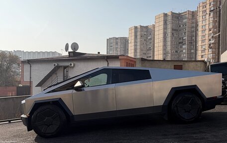 Tesla Cybertruck, 2024 год, 10 000 000 рублей, 3 фотография