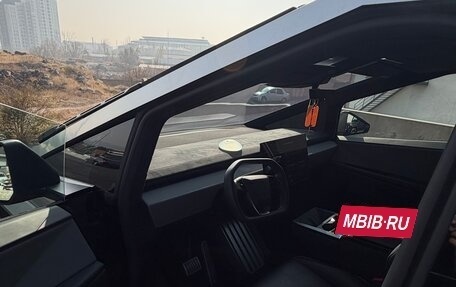 Tesla Cybertruck, 2024 год, 10 000 000 рублей, 7 фотография