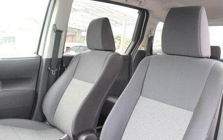 Toyota Sienta, 2022 год, 1 300 000 рублей, 10 фотография