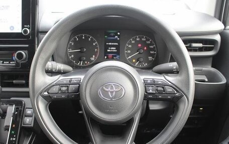 Toyota Sienta, 2022 год, 1 300 000 рублей, 8 фотография