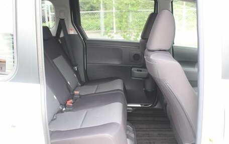 Toyota Sienta, 2022 год, 1 300 000 рублей, 9 фотография