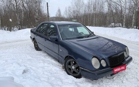 Mercedes-Benz E-Класс, 1996 год, 230 000 рублей, 1 фотография