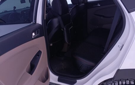 Hyundai Tucson III, 2018 год, 2 400 000 рублей, 13 фотография