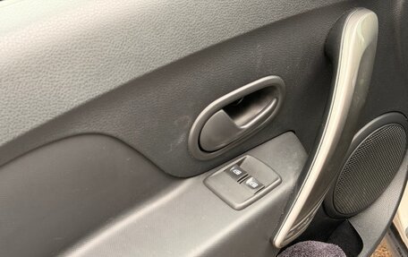 Renault Logan II, 2017 год, 650 000 рублей, 11 фотография