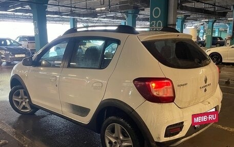 Renault Sandero II рестайлинг, 2018 год, 980 000 рублей, 2 фотография